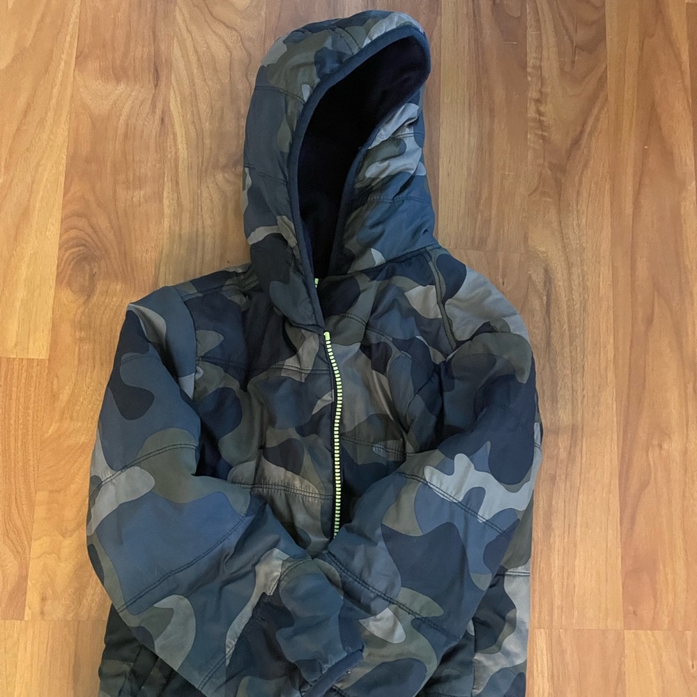 Gymboree boys camp winter jacket with hood. Worn 1 season.